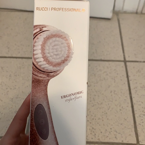 Facial brush new in box - Picture 3 of 3